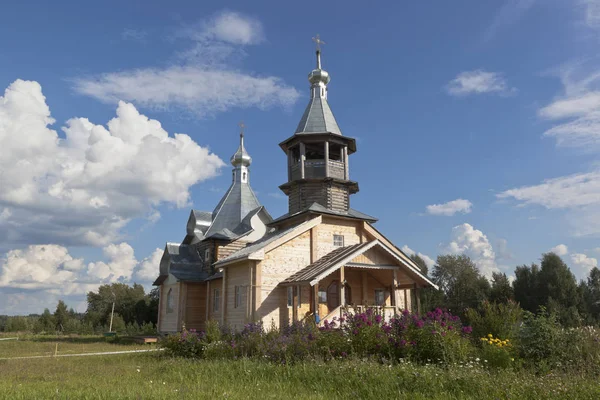 Tempel Agapita Markuschewski im Dorf Njukseniza, Gebiet Wologda — Stockfoto