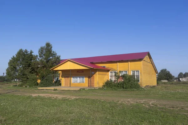 Casa de Cultura na aldeia Morozovitsa, Distrito de Velikiy Ustyug, Região de Vologda — Fotografia de Stock