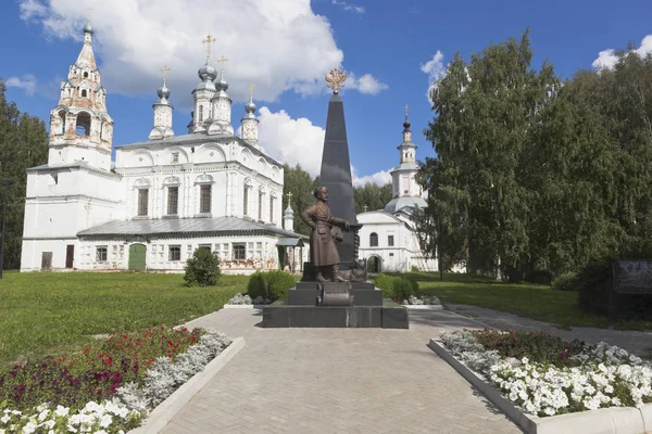 Denkmal für erofei pavlovich khabarov auf dem Komsomolplatz in veliky ustyug — Stockfoto