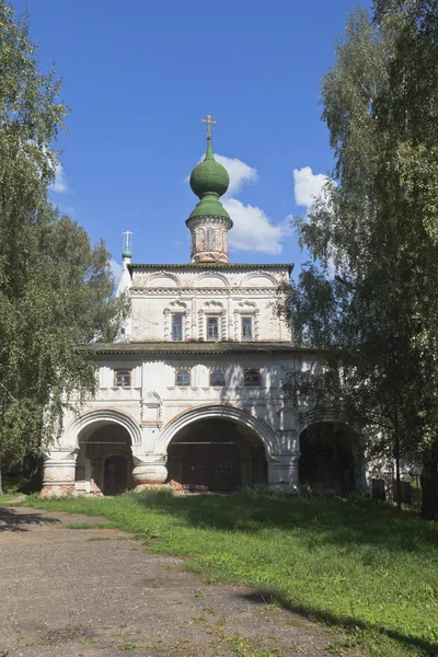 Église de l'icône de Notre-Dame de Vladimir dans le monastère Michael-Archange à Veliky Ustyug — Photo