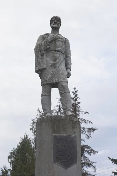 Monumento a Semyon Dezhnev en Veliky Ustyug, región de Vologda — Foto de Stock
