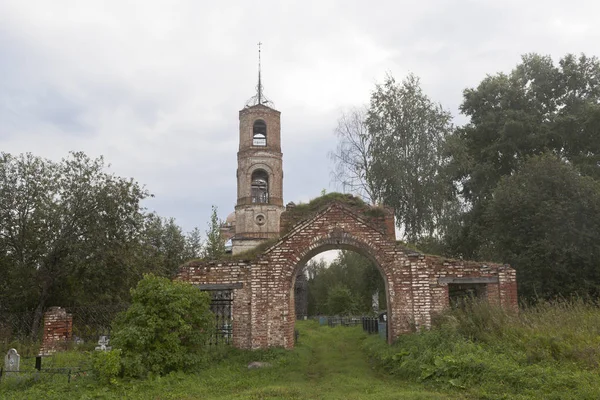 Церква Василя великого у Vasilievsky поблизу в селі Koumikha, Котлас, Архангельська обл. — стокове фото