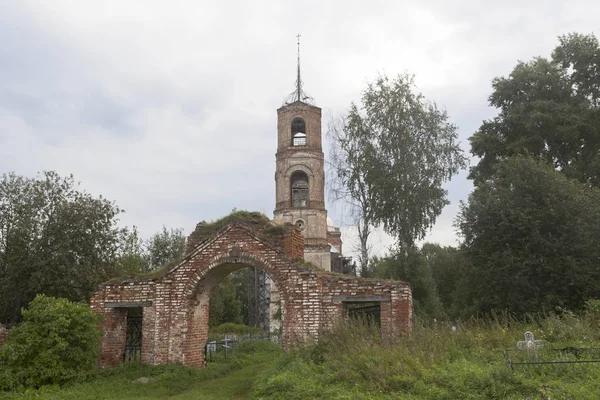 Obnovený kostel z Basil veliký v Vasilievsky poblíž vesnice Koumikha, Kotlas district, Archangelská oblast — Stock fotografie