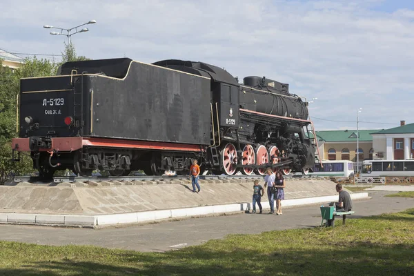 Kotlas, Arkhangelsk bölgesi istasyon meydanında lokomotif Buhar — Stok fotoğraf