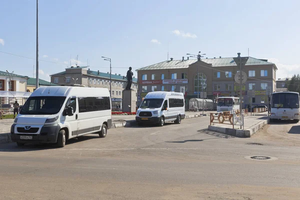 コトラス アルハンゲリスク地域 ロシア 2016 コトラスで駅前広場の公共交通機関の停止 — ストック写真