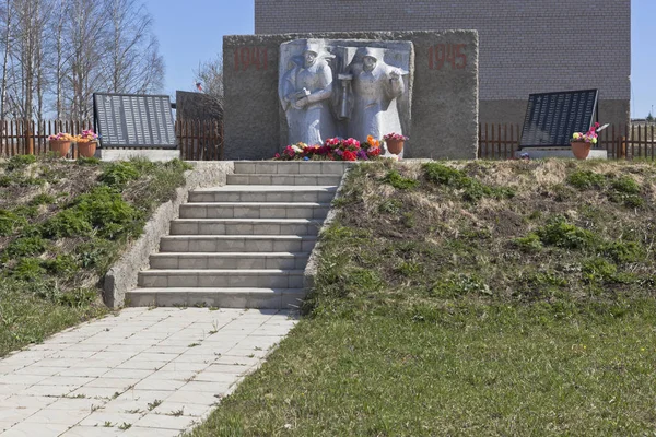 Monumento aos mortos e desaparecidos nas frentes da Grande Guerra Patriótica na aldeia de Morozovo, distrito de Verkhovazhsky, região de Vologda — Fotografia de Stock