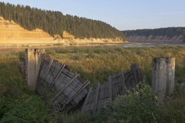 俄罗斯 Vologda Velikoustyugsky Porog 村附近的 Opokskogo 水电综合体的废墟 — 图库照片