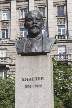 St Petersburg Petrograd tarafının Bolshoy Prospekt'in üzerinde Lenin büstü