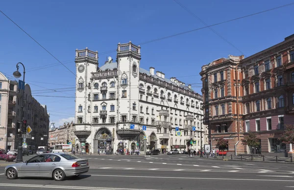 Área de Leo Tolstoi e o edifício do Teatro Andrei Mironov em São Petersburgo — Fotografia de Stock