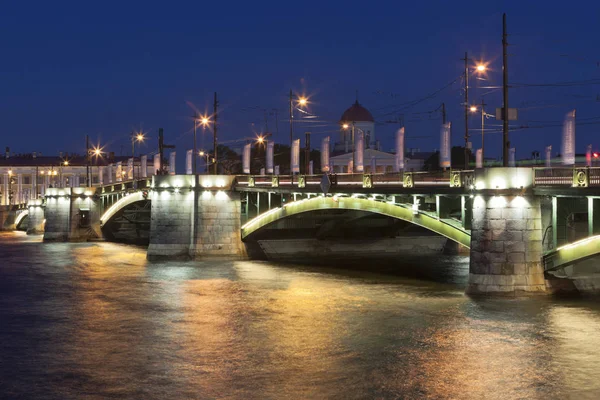 Scambio ponte notte d'estate a San Pietroburgo — Foto Stock