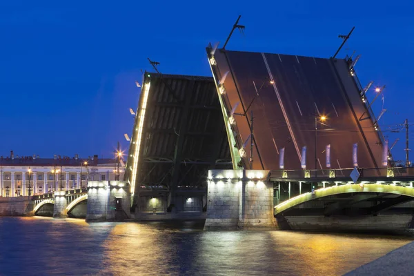 Разведённый мост в Санкт-Петербурге Стоковое Изображение