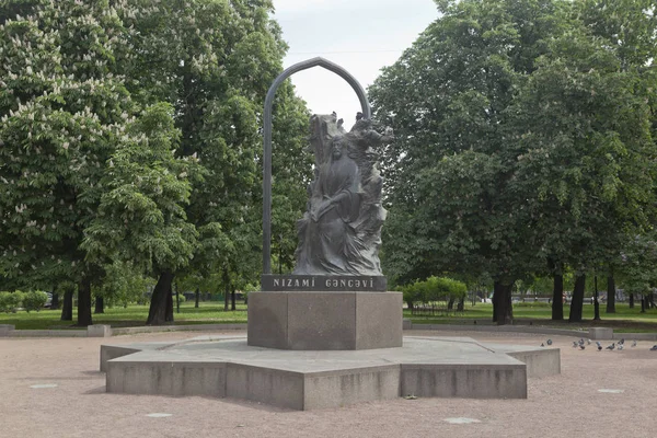 Petersburg Russland Juni 2017 Denkmal Für Nizami Ganjavi Auf Der — Stockfoto
