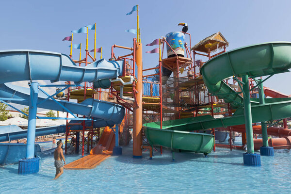 Детские водные горки в аквапарке "Тики-Так" в курортном поселке Джемете, Анапа
