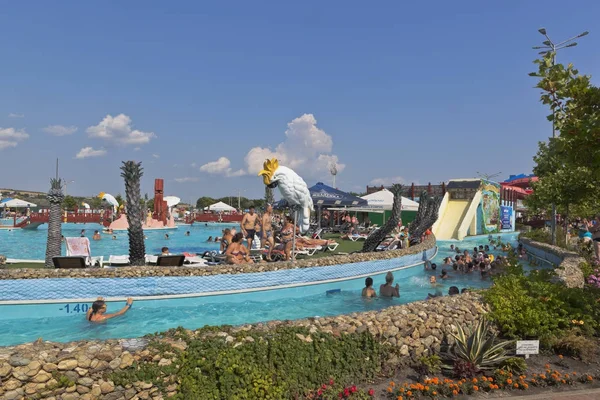 Descanse no parque aquático "Tiki-Tak" na aldeia de Dzhemete, Anapa — Fotografia de Stock