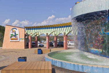 Şelale girişinde su parkı 