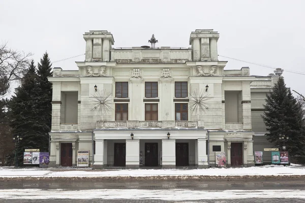 Evpatoria Teatr o nazwie po Puszkina w teatrze kwadrat Evpatoria, Crimea — Zdjęcie stockowe