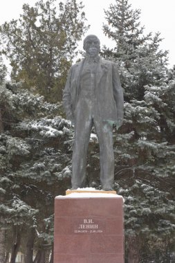 Evpatoria, Crimea - 28 Şubat 2018: Vladimir İlyiç Lenin kış, Crimea Evpatoria şehir anıt