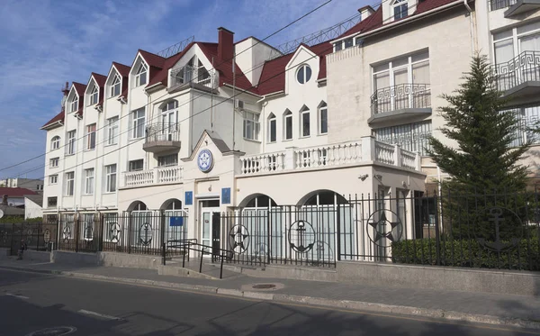 Budowa Morskiego Rejestru Żeglugi na 4 ulicy Bastion w Sewastopolu, Krym — Zdjęcie stockowe