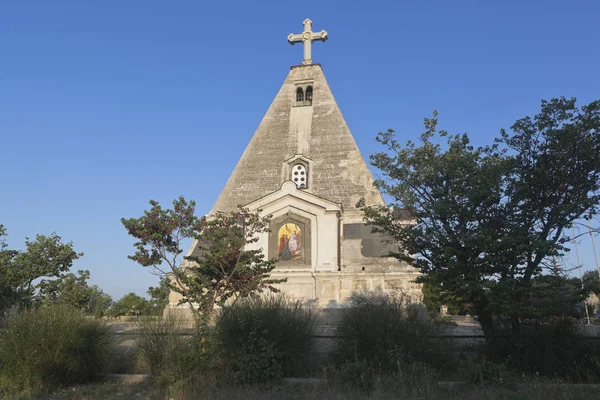 Chiesa di San Nicola monumento al cimitero di Bratskoye nella città di Sebastopoli, Crimea — Foto Stock