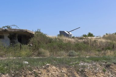 2 numaralı bataryanın ve Büyük Vatanseverlik Savaşı 'nın kıyı taret silahlarının kalıntıları Sivastopol, Kırım' daki Konstantinovsky Ravelin yakınlarında.