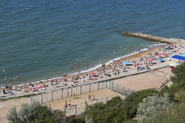 Spiaggia grassa a Capo Tolstoj nella citta di Sebastopoli, il Crimea — Foto Stock