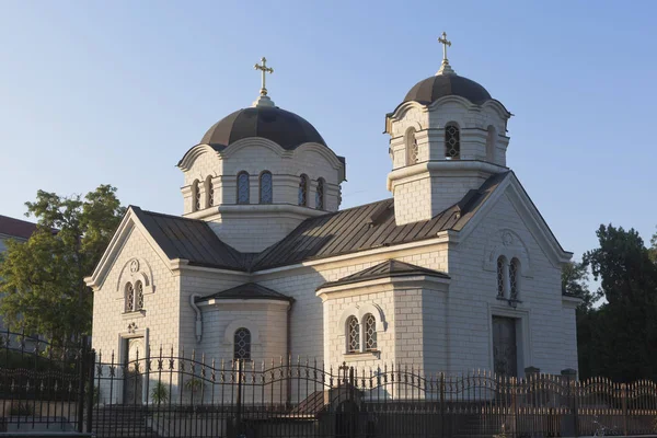 Kostel Nanebevzetí Panny Marie na severní straně města Sevastopol — Stock fotografie