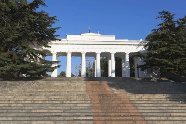 Grafskaya Marina - ett monument över historia och arkitektur i staden Sevastopo — Stockfoto