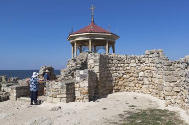 Sivastopol, Kırım - 26 Temmuz 2020: Prens Vladimir 'in vaftiz edildiği Tauric Chersonesos' taki vaftiz alanı. Sivastopol, Kırım