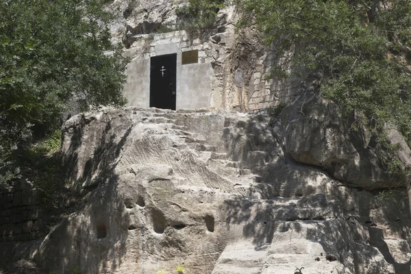 Церква Святого Мученика Солунського Інкерманському Печерному Монастирі Севастополь Крим — стокове фото