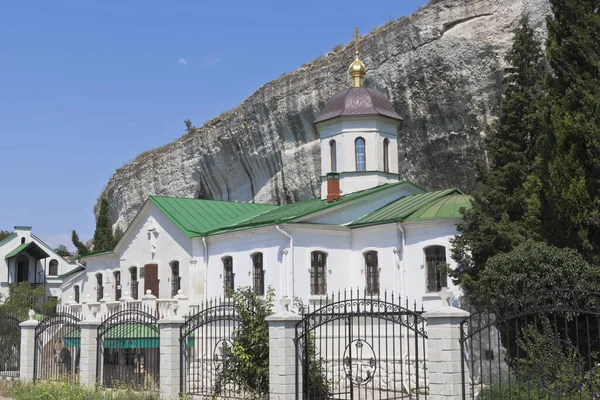 Inkerman Mağarası Manastırındaki Kutsal Üçlü Kilisesi Sivastopol Kırım — Stok fotoğraf