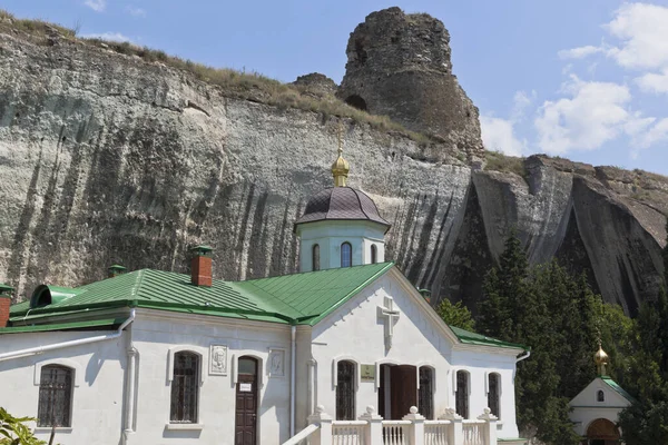 수도원의 삼위일체 교회와 Inkerman Sevastopol Crimea 미타의 요새의 — 스톡 사진