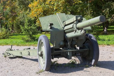 Vologda, Rusya - 20 Ağustos 2019: Vologda kentinin Zafer Parkı 'nda M-30 havan topu