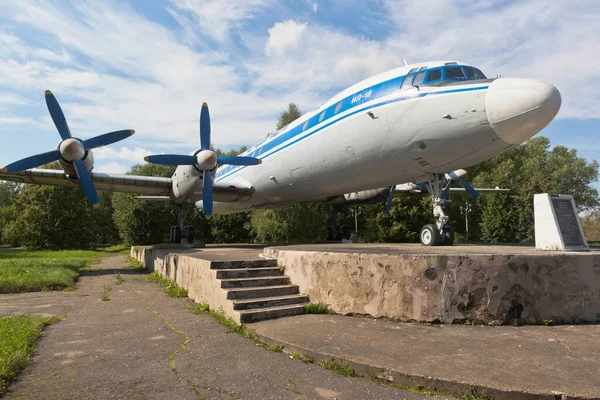 Vologda Rusland Augustus 2019 Turboprop Passagiersvliegtuig Een Voetstuk Luchthaven Van — Stockfoto