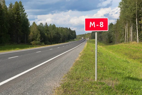 俄罗斯Vologda地区M8号公路上的信息路标 — 图库照片