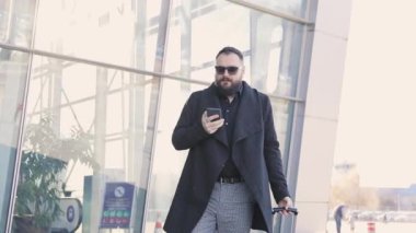 Genç yakışıklı işadamı
