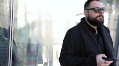 Genç yakışıklı işadamı