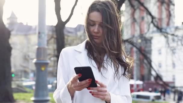 Attractive Woman Typing Messages Her Smartphone While Having Standing Street — Stock Video