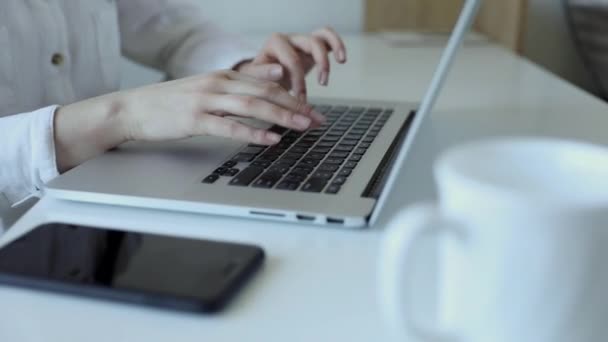 Zoom Top View Young Woman Using Laptop Typing Office Wooden — 비디오