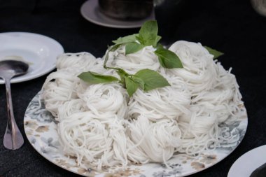  Tayland mayalanmış pirinç unu eriştesi.