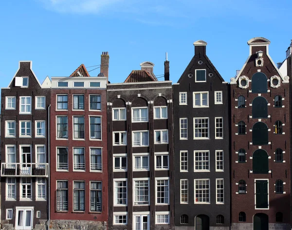 アムステルダムのメイン ・ ストリートの家 — ストック写真
