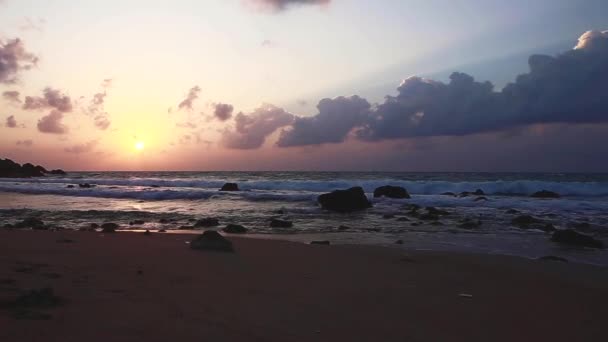 Východ slunce na pláži — Stock video
