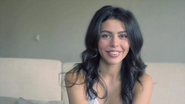 Beautiful young white happy woman smiling and looking at camera. Woman - the standard of beauty: she has white teeth, black hair, clean skin — Stock Video
