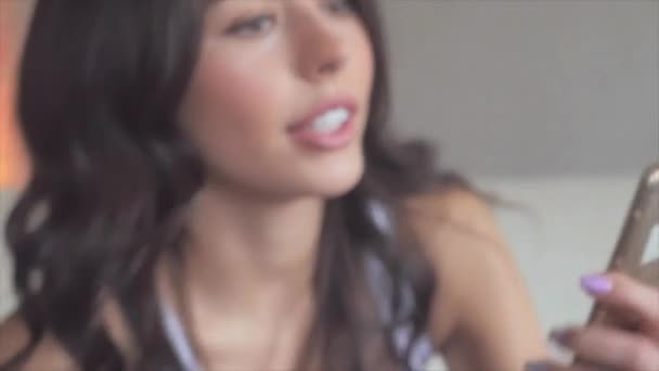 Fille faire selfie — Video