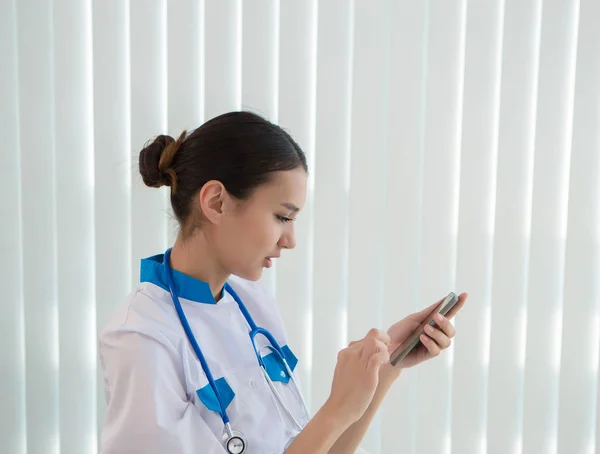 Retrato de un médico Fotos de stock libres de derechos