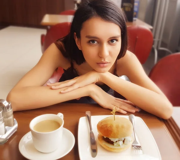 Ragazza nel caffè — Foto Stock