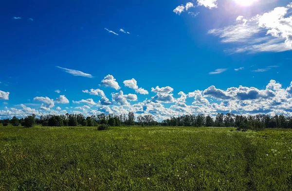 Paysage rural en Russie Image En Vente