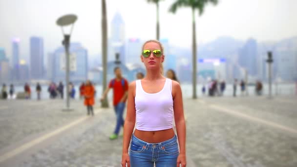 Mädchen in hong kong — Stockvideo