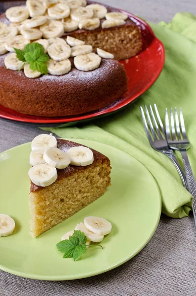 Freshly Baked Slice Homemade Banana Cake Photographed Natural Light Ceramic — Stock Photo, Image