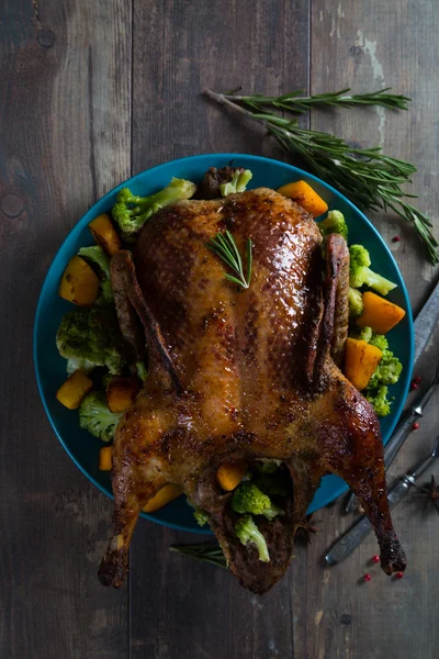 Roast duck with vegetables — Stock Photo, Image