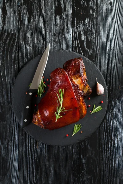 Roasted pork knuckle with herbs and spices — Stock Photo, Image